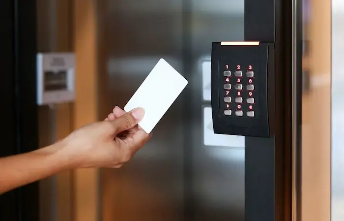 Paket access door RFID pintu kayu dan aluminium Batam